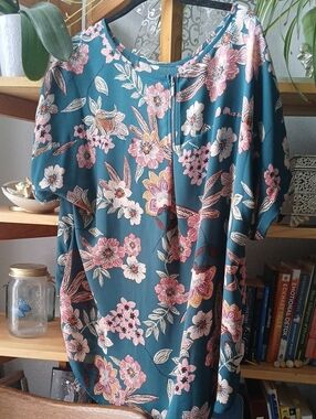 Floral Scoop Neck Women’s Top in Teal and Pink